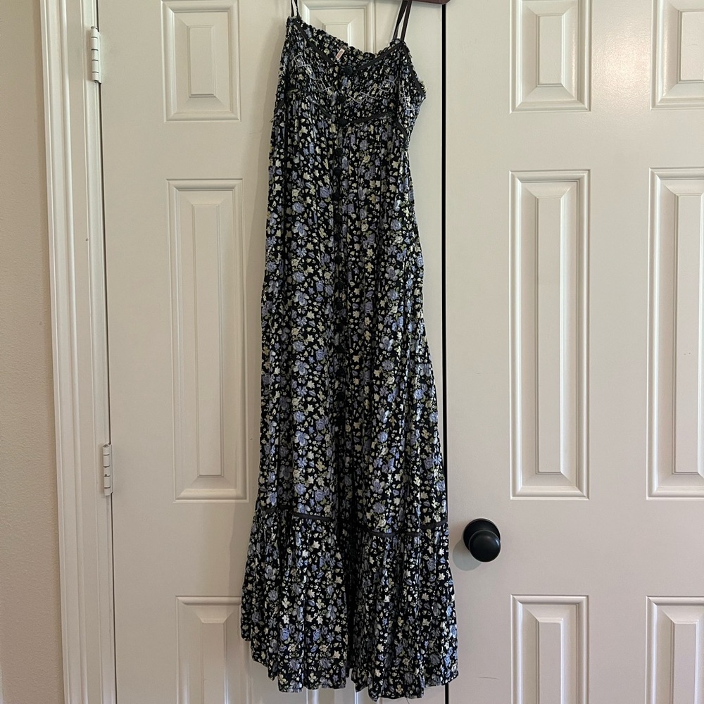 Small Free People patterned maxi dress!